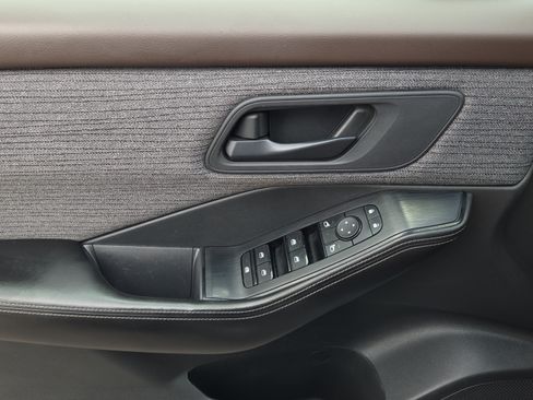 Used 2021 Nissan Rogue S AWD/4WD image 16