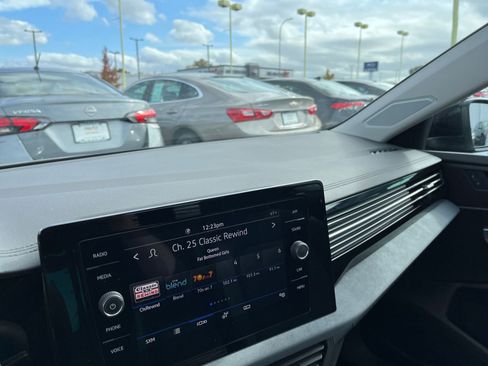 Used 2025 Volkswagen Jetta SE image 35