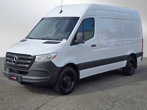 Used 2024 Mercedes-Benz Sprinter 2500 image 3