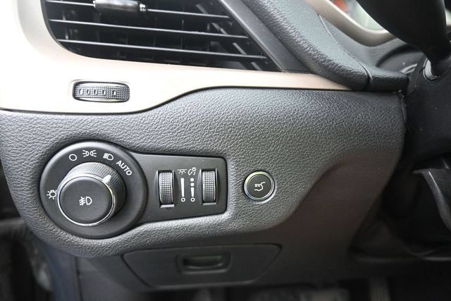Used 2016 Jeep Cherokee 75th Anniversary AWD/4WD image 18