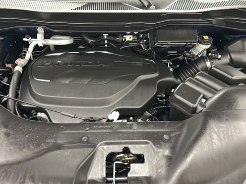 Used 2024 Volvo XC40 B5 Core AWD/4WD image 28