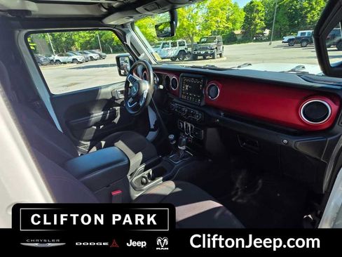 Used 2023 Jeep Gladiator Rubicon w/ Cold Weather Group AWD/4WD image 16
