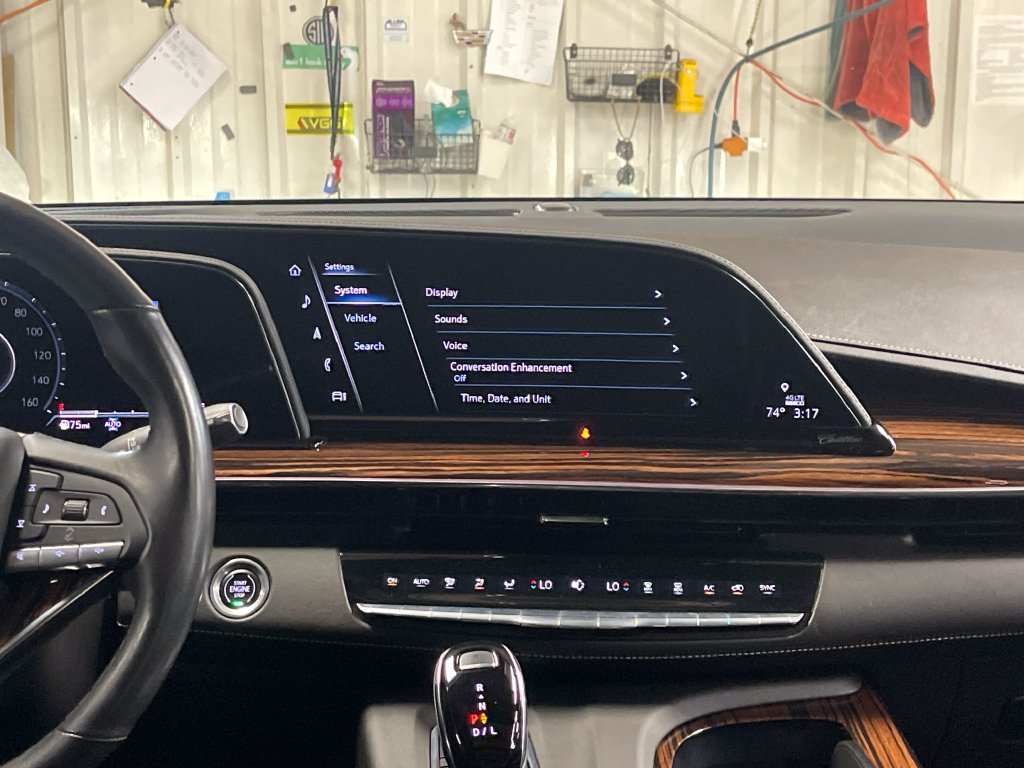 Used 2023 Cadillac Escalade Premium Luxury AWD/4WD image 19