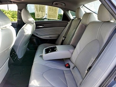 Used 2019 Toyota Avalon XLE image 16