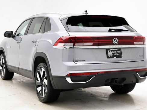 Used 2025 Volkswagen Atlas Cross Sport SE image 7