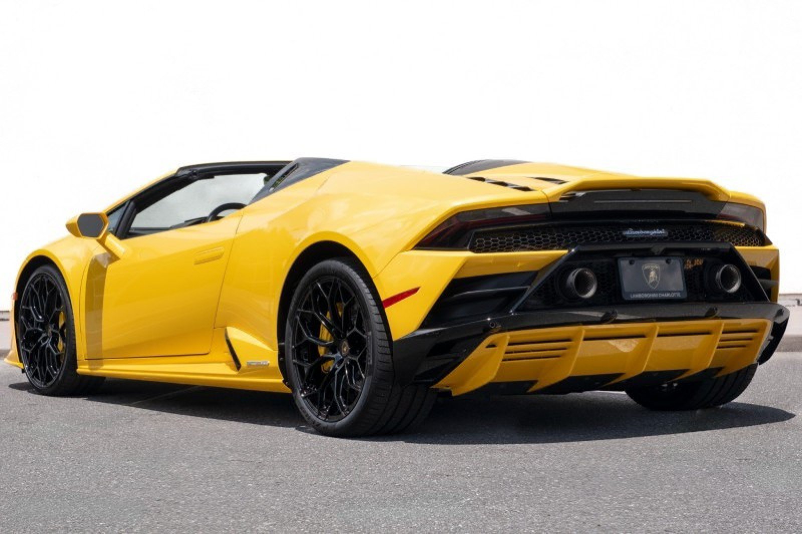 Used 2024 Lamborghini Huracan EVO AWD/4WD image 6