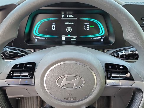 Used 2025 Hyundai Elantra Hybrid FWD image 10