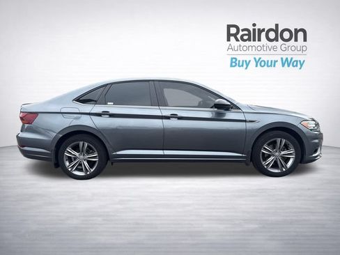 Used 2019 Volkswagen Jetta R-Line w/ R-Line Cold Weather Package FWD image 8