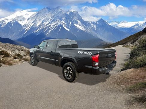 Used 2019 Toyota Tacoma TRD Sport w/ TRD Premium Sport Package image 3