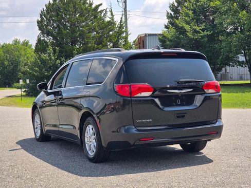 Used 2020 Chrysler Voyager Lxi FWD image 14