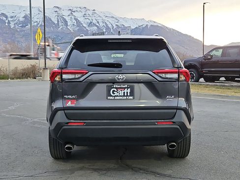 Used 2022 Toyota RAV4 XLE Premium image 7