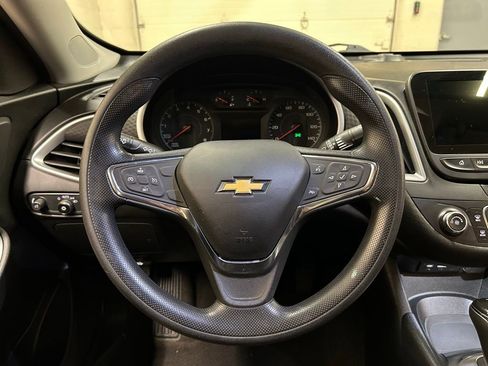 Used 2020 Chevrolet Malibu LS image 17