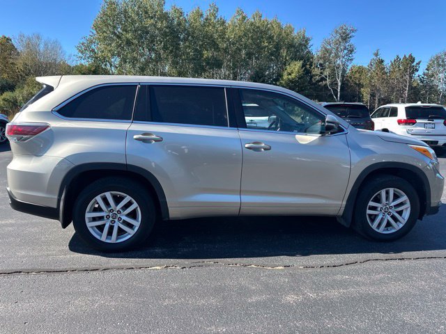 Used 2016 Toyota Highlander LE AWD/4WD image 9