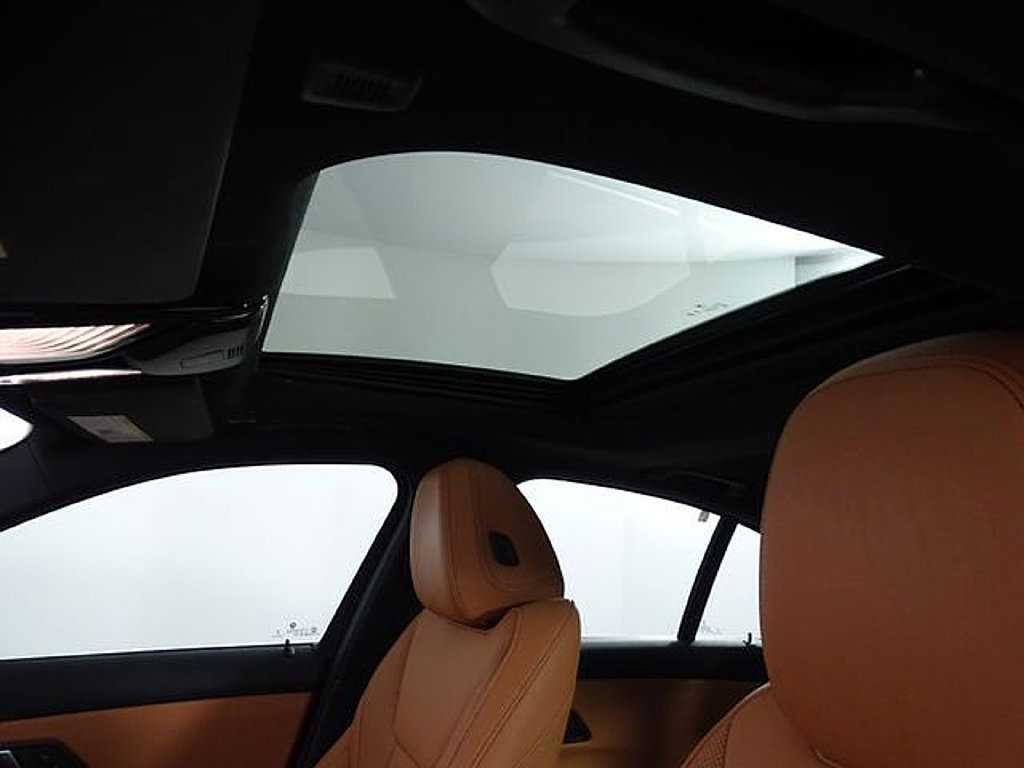 Used 2024 BMW 330i Sedan RWD image 11