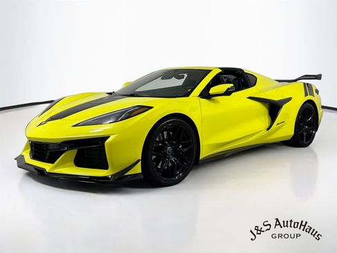 Used 2024 Chevrolet Corvette Z06 RWD image 3
