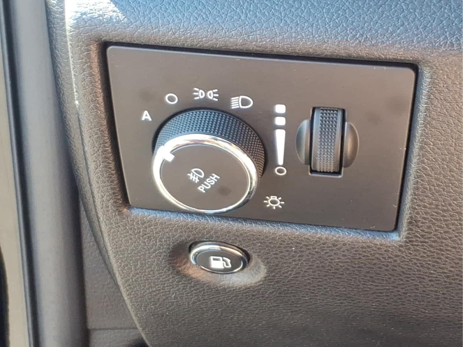 Used 2021 Jeep Grand Cherokee Limited AWD/4WD image 21