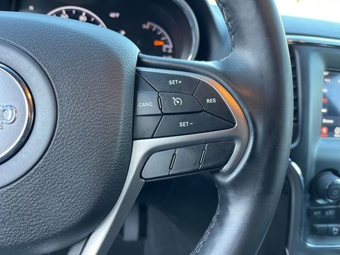 Used 2021 Jeep Grand Cherokee Laredo image 16