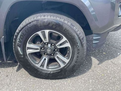 Used 2019 Toyota Tacoma TRD Sport AWD/4WD image 11