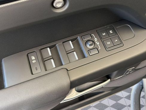 New 2026 Land Rover Defender 110 X-Dynamic SE AWD/4WD image 12