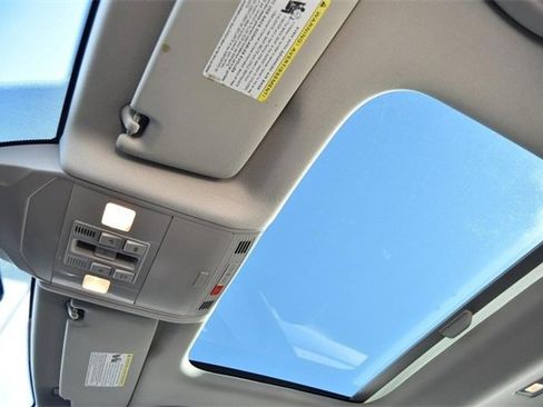 Certified 2024 Volkswagen Jetta SE w/ Panoramic Sunroof Package image 22