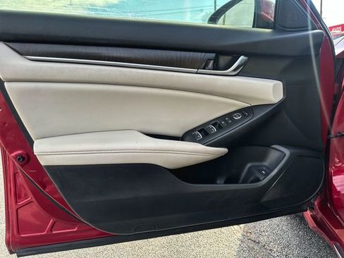 Used 2018 Honda Accord EX image 14