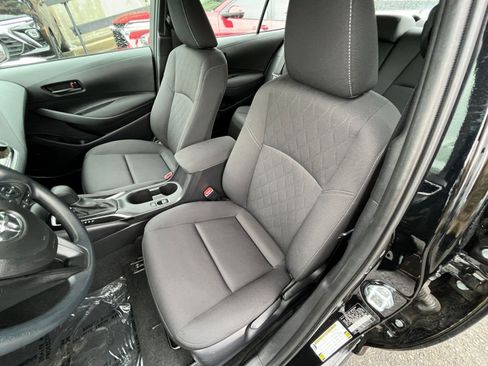 Used 2025 Toyota Corolla LE image 36