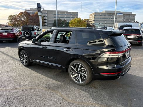 New 2025 Lincoln Aviator Black Label w/ Jet Appearance Package image 5