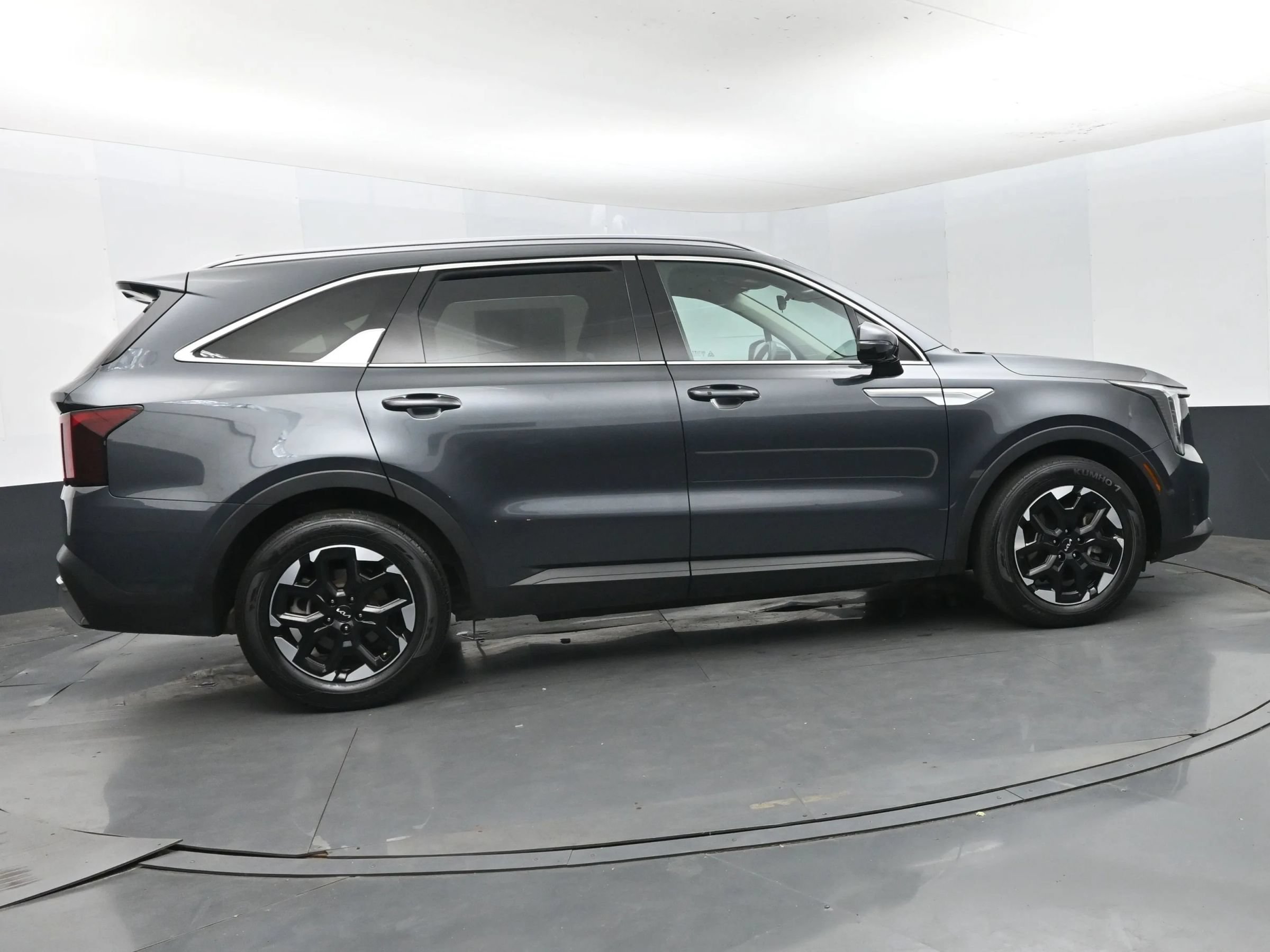Used 2024 Kia Sorento S FWD image 4