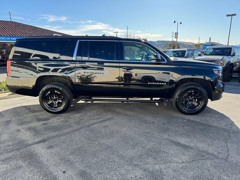 Used 2017 Chevrolet Suburban LT w/ Luxury Package image 6
