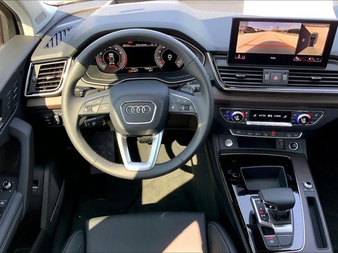 Used 2023 Audi Q5 2.0T Prestige w/ Prestige Package AWD/4WD image 6