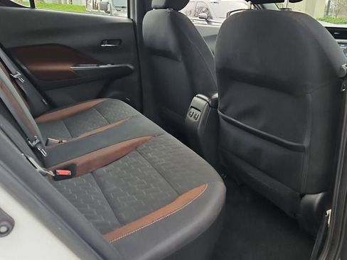 Used 2024 Nissan Kicks SR image 15