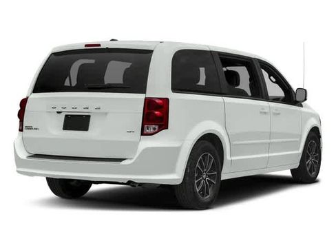 Used 2018 Dodge Grand Caravan GT image 2