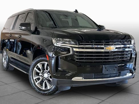 Used 2021 Chevrolet Suburban LT w/ Luxury Package RWD image 2