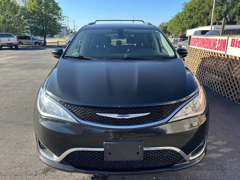 Used 2019 Chrysler Pacifica Touring-L image 16