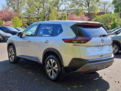 Certified 2023 Nissan Rogue SV image 4
