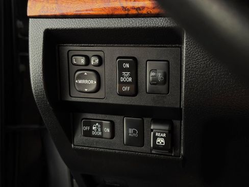 Used 2021 Toyota Tundra Platinum AWD/4WD image 16
