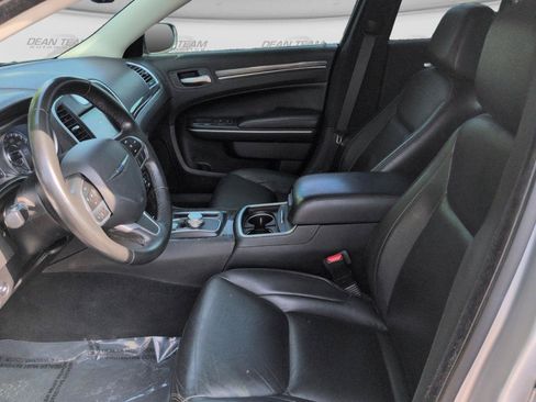 Used 2019 Chrysler 300 Touring w/ Quick Order Package 2EF RWD image 12