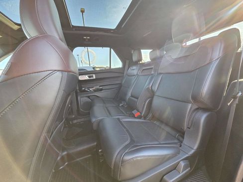 Used 2021 Ford Explorer Platinum image 30