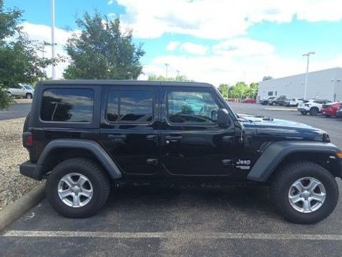 Used 2018 Jeep Wrangler Unlimited Sport S AWD/4WD image 3