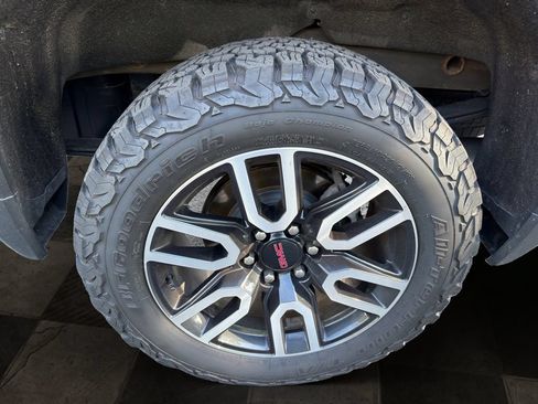 Certified 2022 GMC Sierra 1500 AT4 w/ AT4 Premium Package AWD/4WD image 10