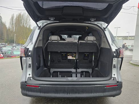 Certified 2023 Toyota Sienna LE image 16