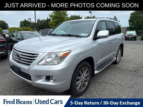 Used 2011 Lexus LX 570 4WD w/ Luxury Pkg image 3