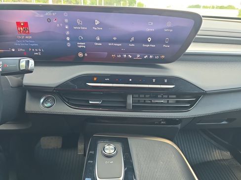 Certified 2025 Buick Enclave Avenir w/ LPO, Floor Liner Package AWD/4WD image 23