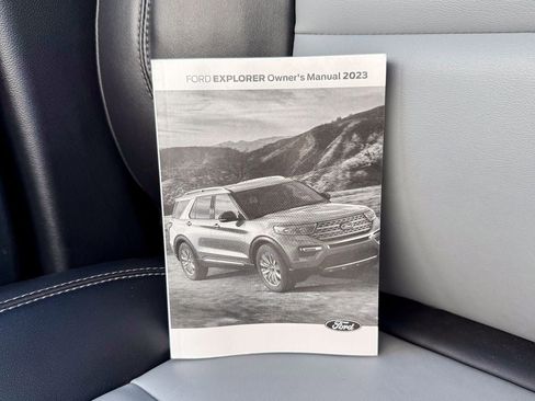 Used 2023 Ford Explorer XLT w/ Equipment Group 202A AWD/4WD image 31