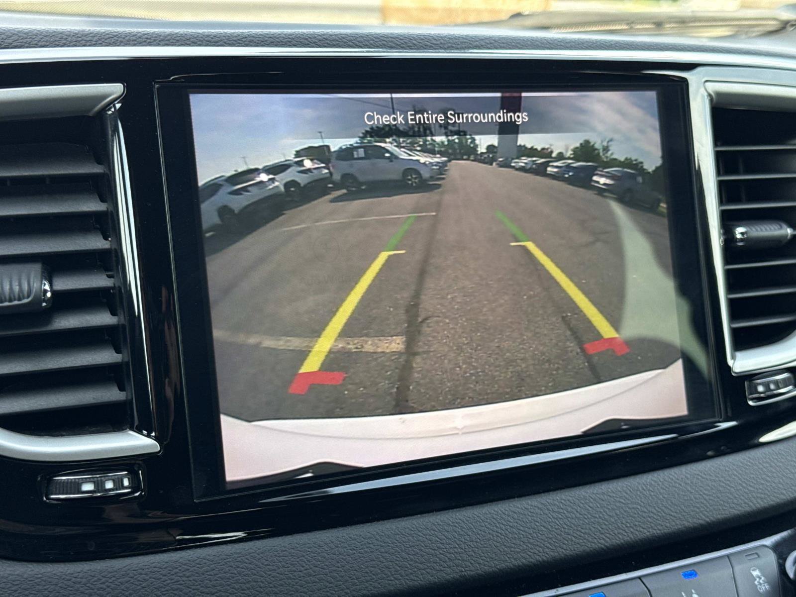 Used 2025 Chrysler Pacifica Select FWD image 10