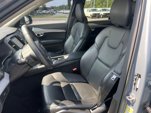 Used 2023 Volvo XC90 B5 Core AWD/4WD image 16