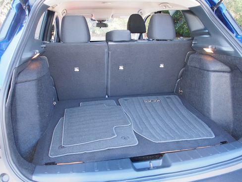 Used 2025 Nissan Kicks SV image 14