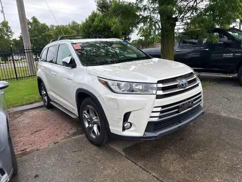 Used 2018 Toyota Highlander Limited Platinum AWD/4WD image 3