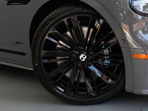 Used 2025 Bentley Flying Spur Plug-In Hybrid image 12