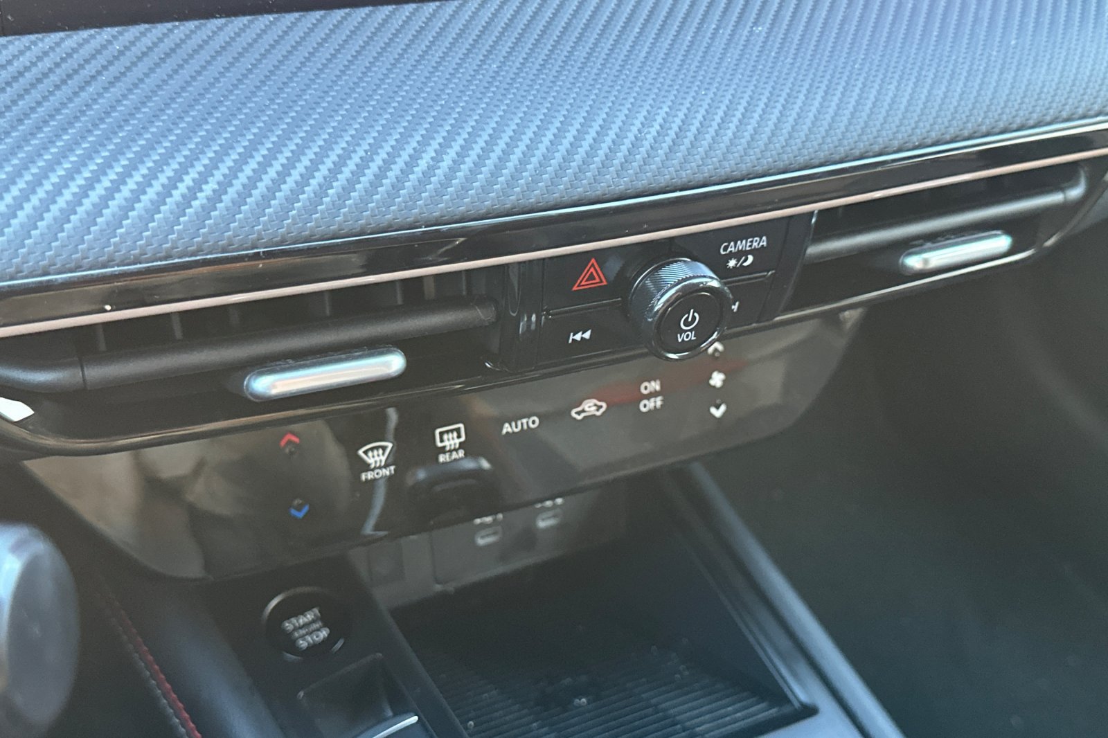 Used 2025 Nissan Kicks SR AWD/4WD image 27